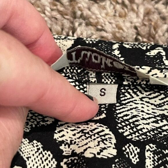 Tucker silk black cream reptile snack print mini dress tunic - Picture 8 of 8